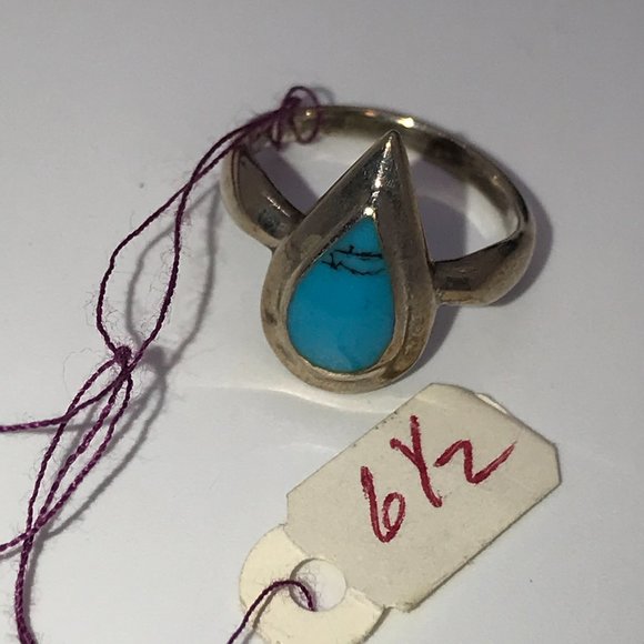 Turquoise Teardrop and Silver Ring, Size 6 1/2 - Picture 3 of 16